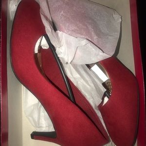 Brand new never been worn size 9 faux suede red
